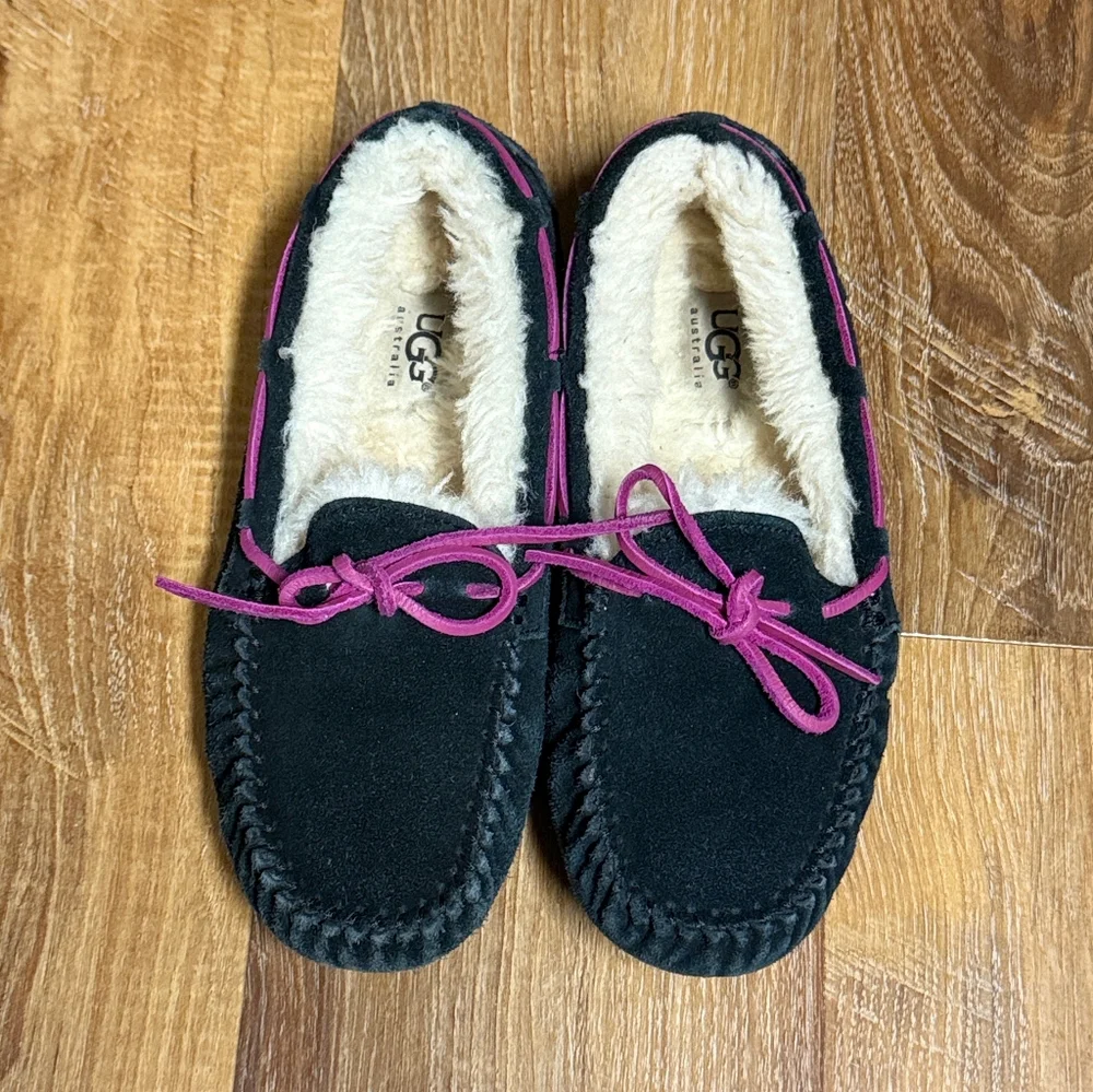 UGG Little Girl's Dakota Moccasin/Loafer Style Slippers (Size: 1Y) EUC